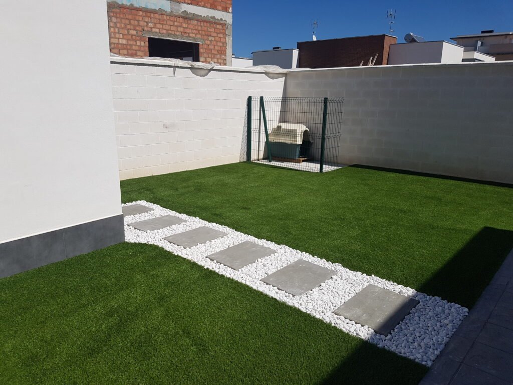 CÉSPED ARTIFICIAL INSTALADO SOBRE HORMIGON CÉSPED ARTIFICIAL INSTALADO SOBRE HORMIGON